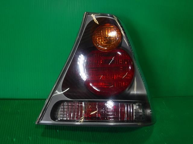 【中古】中古部品 BMW 3シリーズ AU20 右テールランプ 【3340140100-001320103715500】