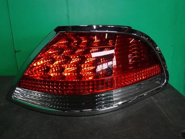 【中古】中古部品 BMW 7シリーズ GL36 右テールランプ 【3340140100-001558265515500】