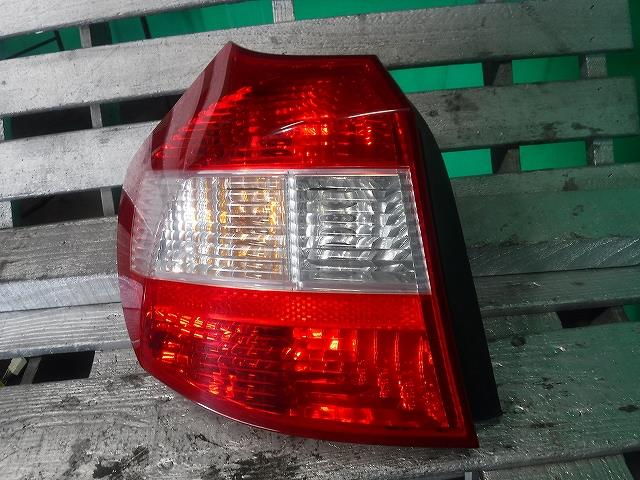 【中古】中古部品 BMW 1シリーズ UF16 左テールランプ 【3340140100-001643732215600】