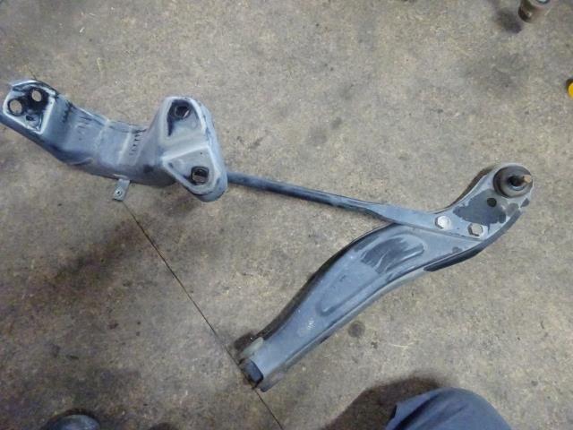 【中古】中古部品 ハイゼット S201P 右フロントロアアーム 【3310410000-000213023951720】