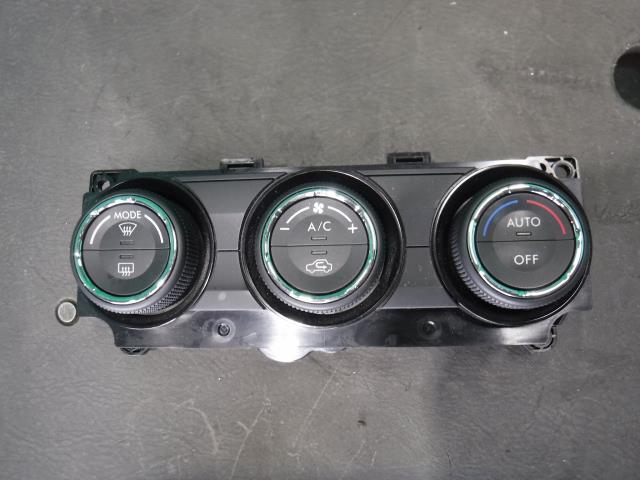 【中古】中古部品 インプレッサ GJ2 A/Cスイッチパネル 【3340140100-000021378560900】