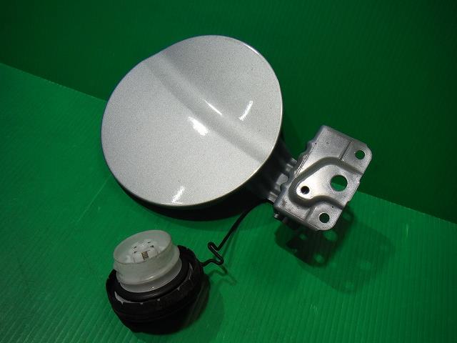 【中古】中古部品 スペイド NCP141 フューエルリッド 【3340140100-001305240013900】