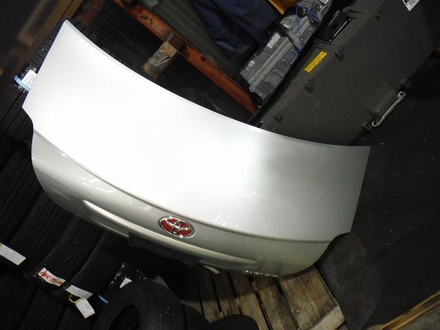 【中古】中古部品 アベンシス AZT250 トランクリッド 【3340140100-001272129015300】