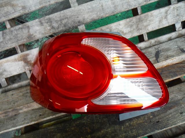 【中古】中古部品 ポルテ NNP10 左テールランプ 【3340140100-001069952815600】