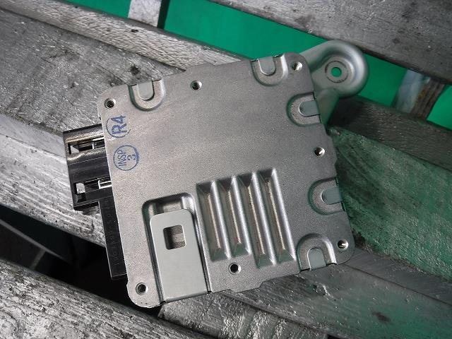 【中古】中古部品 ヴォクシー ZRR70G ミッションコンピューター 【3340140100-001658095563200】