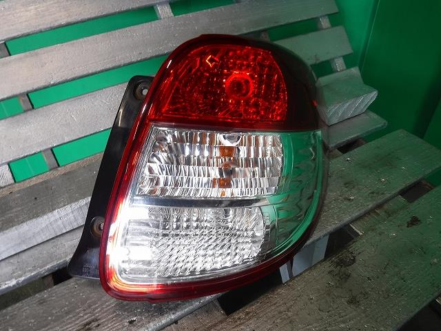【中古】中古部品 SX4 YA11S 右テールランプ 【3340140100-001598495015500】