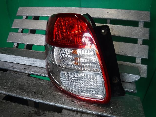 【中古】中古部品 SX4 YA11S 左テールランプ 【3340140100-001598495115600】