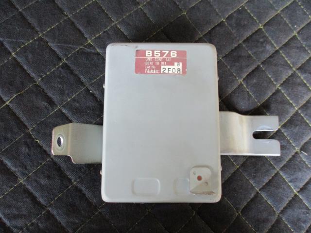 【中古】中古部品 ファミリア BG5S ミッションコンピューター 【3330660100-000022304063200】