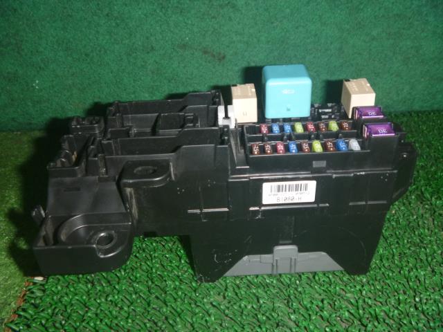 【中古】中古部品 パッソセッテ M512E ヒューズボックス 【3330370100-000223006167800】