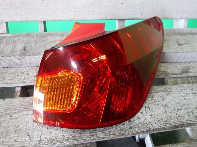 Tail Lamp - 【中古】中古部品 カルディナ AZT246W 右テールランプ 【3340140100-001326283215500】
