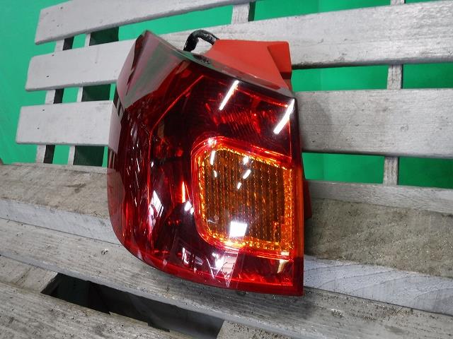 【中古】中古部品 カルディナ AZT246W 左テールランプ 【3340140100-001525307615600】