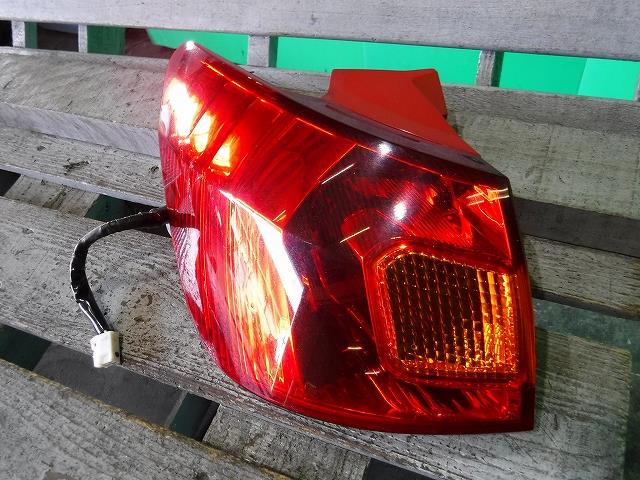 【中古】中古部品 カルディナ AZT246W 左テールランプ 【3340140100-001326283315600】