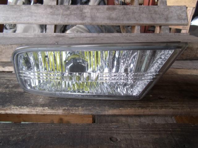 【中古】中古部品 クラウン JZS175W 右フォグランプ 【3340140100-001009190710850】