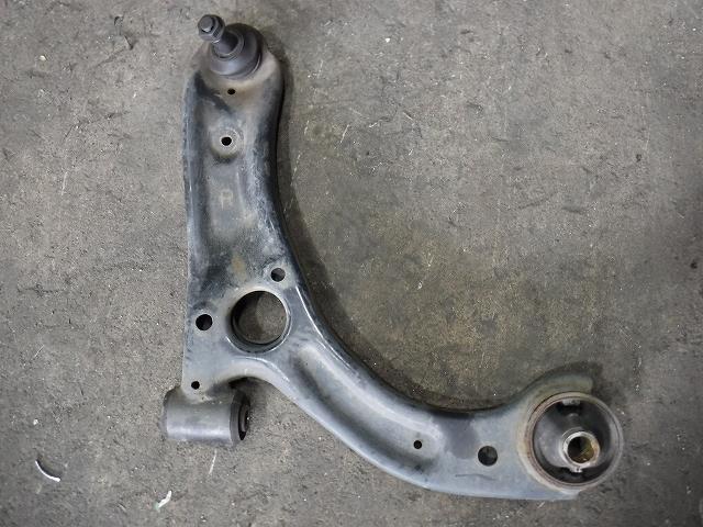 【中古】中古部品 タント L375S 右フロントロアアーム 【3340140100-001579424951720】