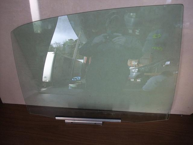 【中古】中古部品 ベルタ KSP92 右リアドアガラス 【3340140100-000804972413330】