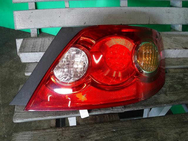 【中古】中古部品 マークX GRX120 右テールランプ 【3340140100-001541287415500】