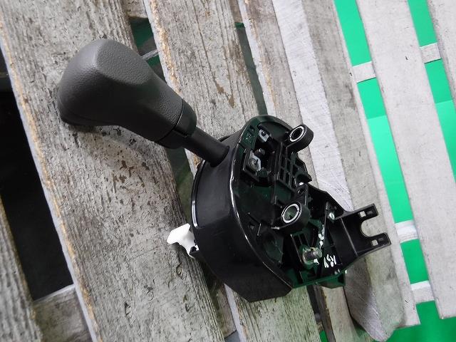 【中古】中古部品 パッソ M700A シフトレバー 【3340140100-001338713537850】