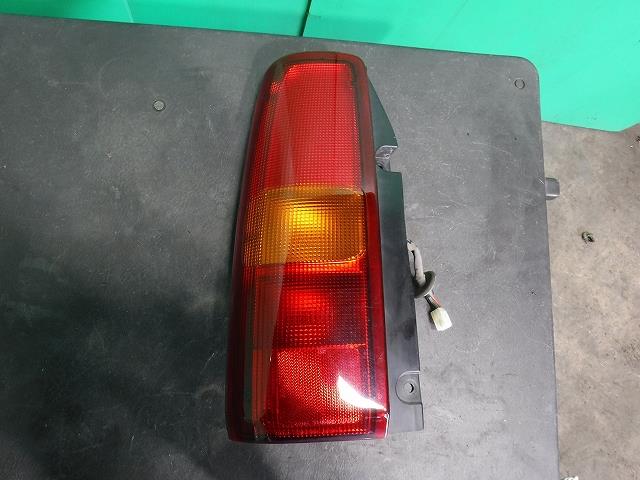 【中古】中古部品 ジムニー JB23W 左テールランプ 【3340140100-001566718315600】