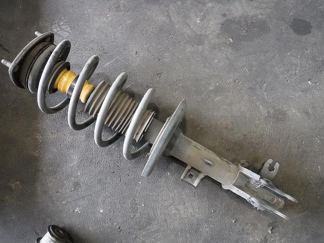 【中古】中古部品 CX−5 KE2FW 右フロントストラット 【3340140100-001664320150110】