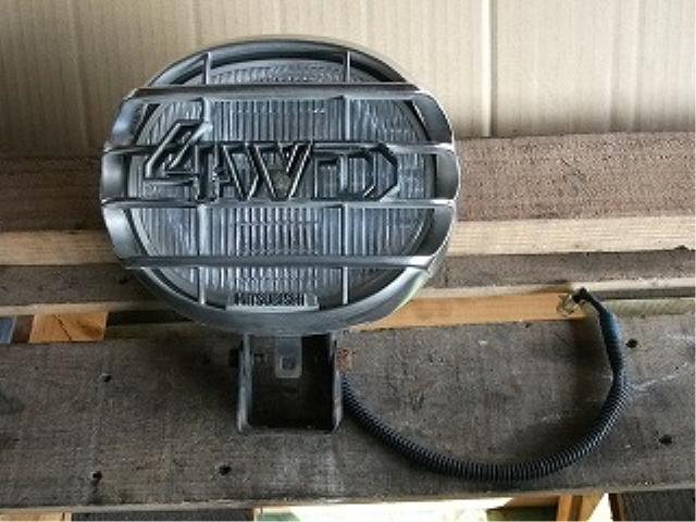 【中古】中古部品 パジェロジュニア H57A 右フォグランプ 【3340140100-000704329510850】