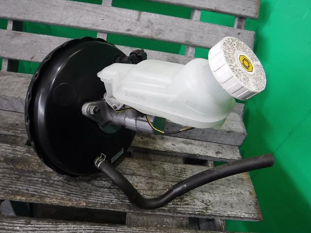 メーカー 日産 車名 デイズルークス 型式類別 17703-0005 グレード 660 認定型式 DBA-B21A 車両タイプ 5ドアハッチバック 年式 H26/5 シフト 駆動 通称型式 エンジン型式 3B20-DE ミッション型式 アクスル型式 車体色 ホワイトパール 車体色No W13 トリム色No 02J 走行距離(Km) 30,000 メーカー純正品番 46010-6A00J 部品メーカー品番 131010-19810 保証 1ヶ月/1000km 付加情報 ★走行Km【30,152】; ★ハンドル位置【右】; バキューム式; ラベルNO.131010-19810; 未テスト 商品情報 ※純正番号およびモデル番号は参考としてください。※リビルト部品を購入される際のお願い【再生部品】と表示されているものをリビルト部品と呼んでいます。リビルト部品の場合には、交換時に取り外した部品をご返却していただく場合があります。詳しくはこちら※大物商品(ドア・ボンネット・バンパー等)は個人宅への配送ができない場合がございます。その場合、最寄りの配送業者支店止め等の対応となりますので、あらかじめご了承ください。 ページ上部へ【中古】中古部品 デイズルークス B21A ブレーキマスター 【3340140100-001485488647160】