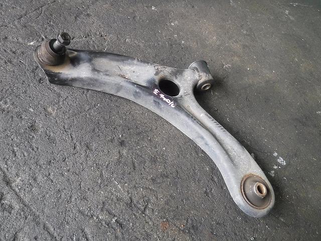 【中古】中古部品 キャロル HB25S 左フロントロアアーム 【3340140100-001642834551740】