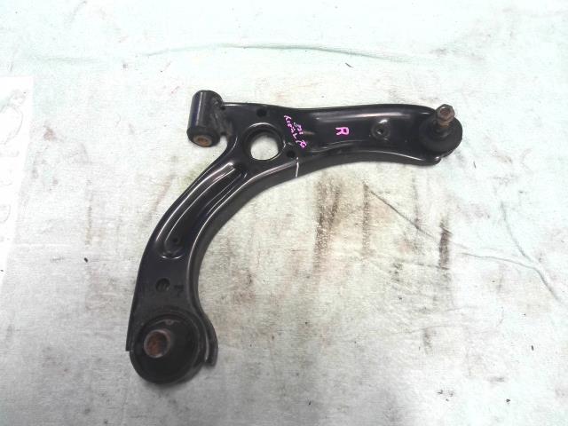 【中古】中古部品 ハイゼットキャディー LA700V 右フロントロアアーム 【3310200100-000015882251720】