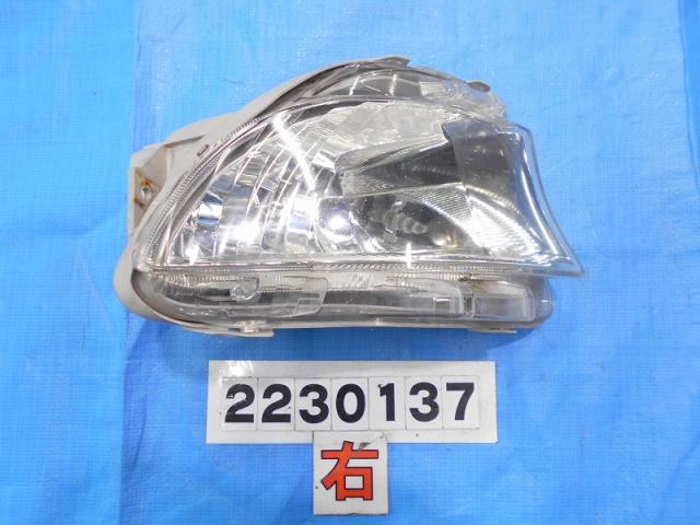 【中古】中古部品 レクサス LS USF40 右フォグランプ 【3310040100-000223013710850】