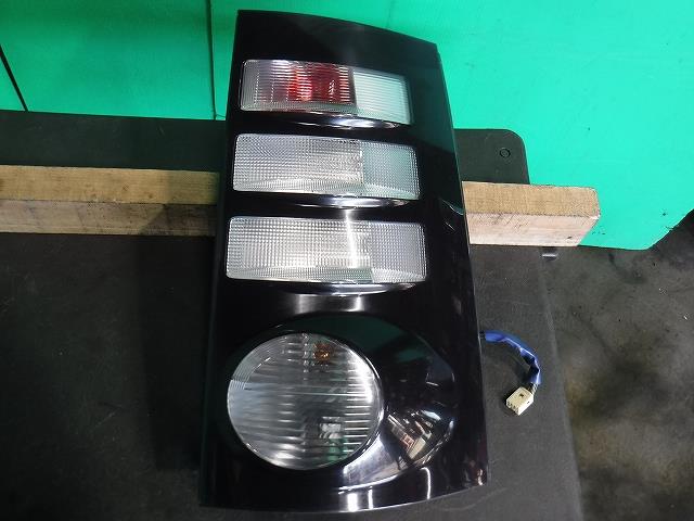 【中古】中古部品 シエンタ NCP81G 右テールランプ 【3340140100-001654843215500】