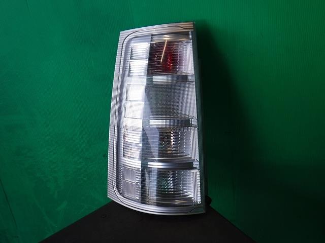 【中古】中古部品 シエンタ NCP81G 左テールランプ 【3340140100-000021385715600】
