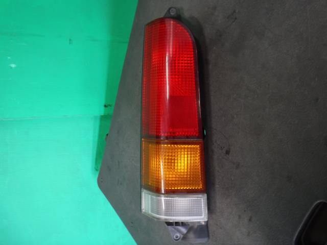 【中古】中古部品 サンバー TV1 左テールランプ 【3340140100-000021331915600】
