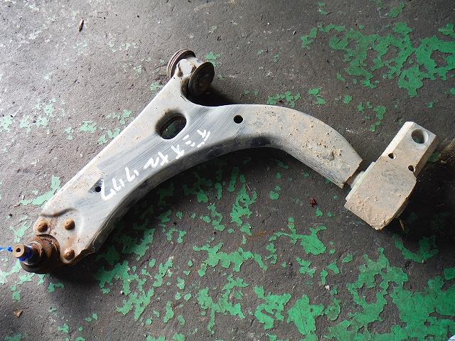 【中古】中古部品 デミオ DY3W 左フロントロアアーム 【3340140100-001225264851740】