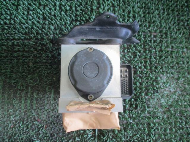 【中古】中古部品 ジムニー JB23W ABSアクチュエーター 【3500080000-211201001042500】