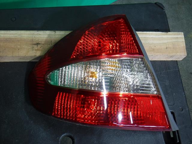 【中古】中古部品 プリウス NHW11 左テールランプ 【3340140100-001579454815600】