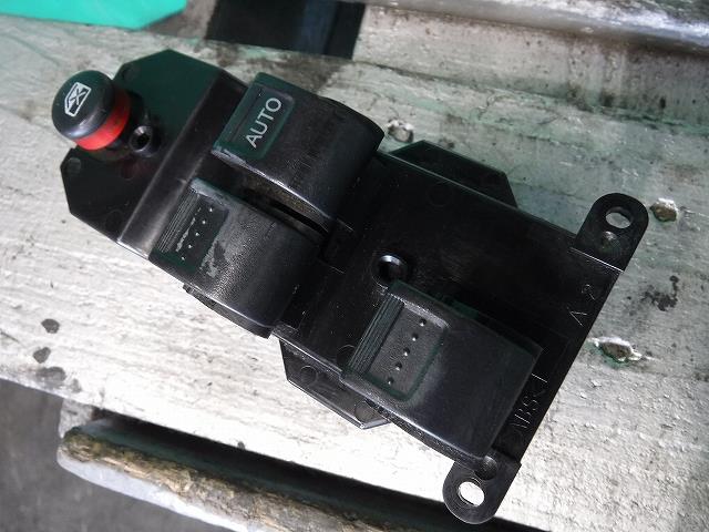 【中古】中古部品 ステップワゴン RF5 パワーウインドウスイッチ 【3340140100-001709908361900】