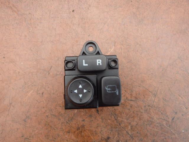 【中古】中古部品 キャロル HB25S ドアミラースイッチ 【3331010800-000019747761850】