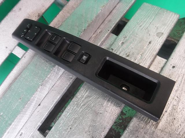 【中古】中古部品 プレマシー CREW パワーウインドウスイッチ 【3340140100-001629799361900】