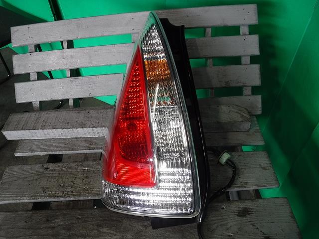 【中古】中古部品 プレマシー CREW 左テールランプ 【3340140100-001538414515600】