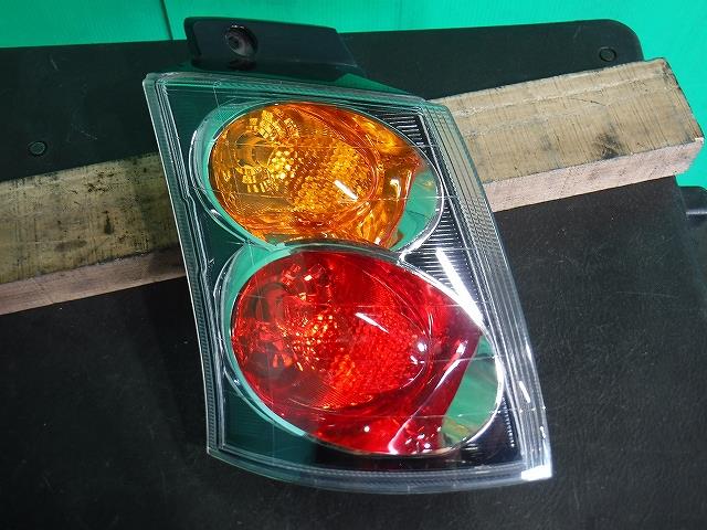 【中古】中古部品 コルトプラス Z23W 左テールランプ 【3340140100-001654852815600】