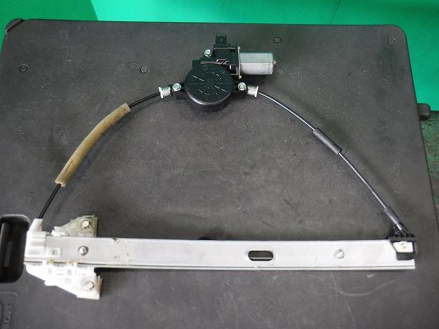 【中古】中古部品 デミオ DE3FS 右フロントドアレギュレータ・モーター 【3340140100-001643179513120】