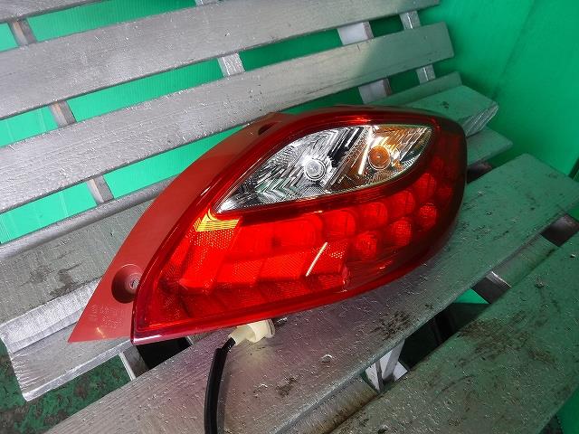 【中古】中古部品 デミオ DEJFS 右テールランプ 【3340140100-001677909315500】