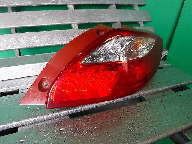 【中古】中古部品 デミオ DE3FS 右テールランプ 【3340140100-001674533615500】