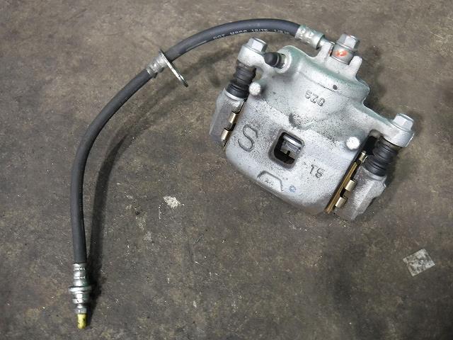 【中古】中古部品 NV100クリッパー DR17V 左フロントキャリパー 【3340140100-001615366544360】