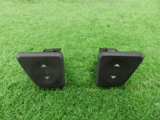 【中古】中古部品 フィアット 500 31212 パワーウインドウスイッチ 【3260250000-000022000861900】