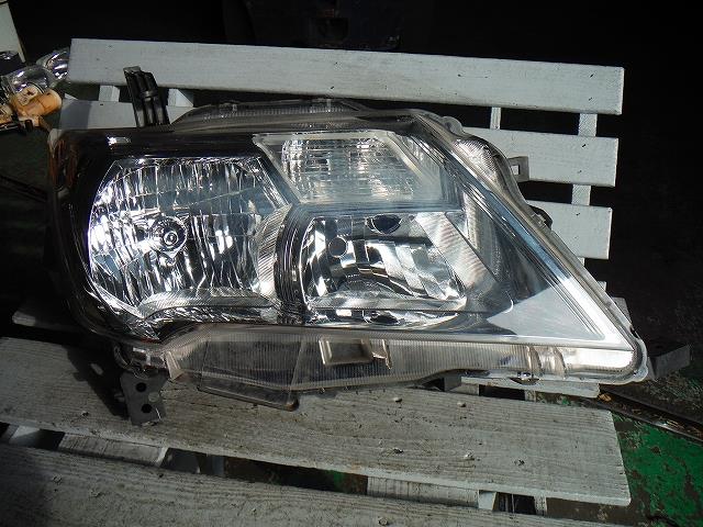 【中古】中古部品 セレナ NC26 右ヘッドランプ 【3340140100-001162282010800】