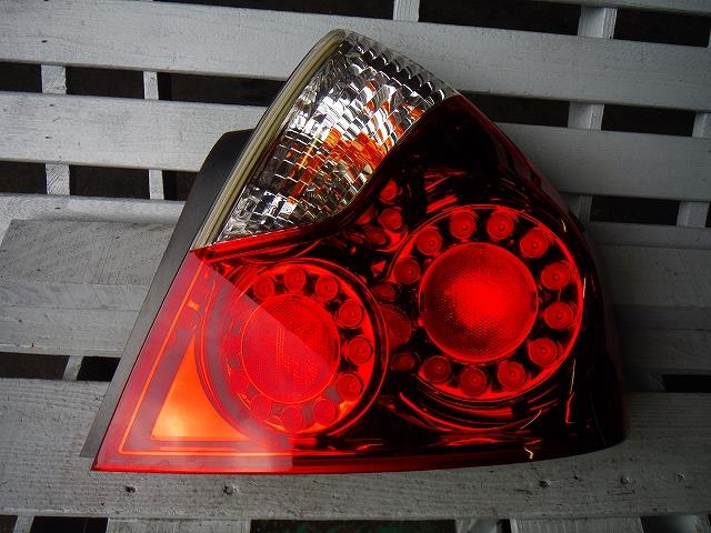 【中古】中古部品 フーガ Y50 右テールランプ 【3340140100-001146077815500】