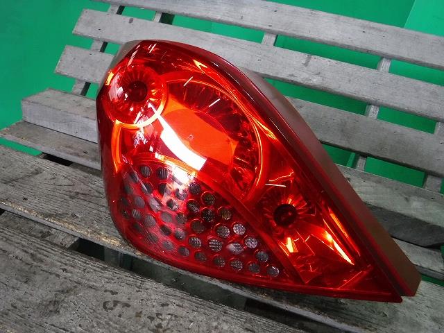 【中古】中古部品 プジョー 207 A75FW 左テールランプ 【3340140100-001367967415600】