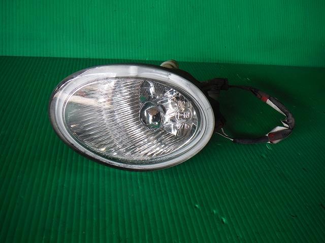 【中古】中古部品 イプサム ACM21W 左フォグランプ 【3340140100-001265012310950】
