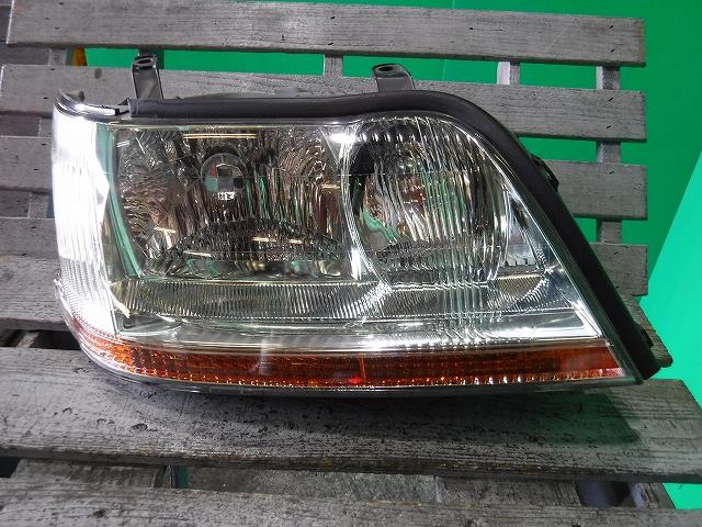 【中古】中古部品 クラウンマジェスタ JZS177 右ヘッドランプ 【3340140100-001321480810800】
