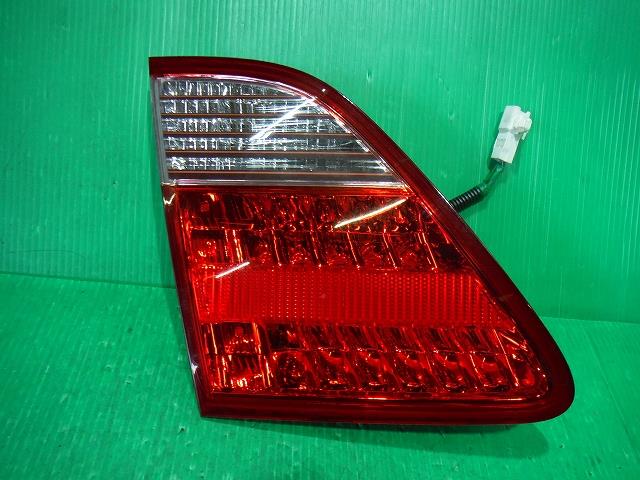 【中古】中古部品 クラウン GRS180 リアフィニッシャーパネル 【3340140100-001286967915200】